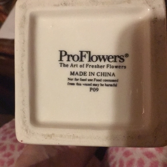 Porcelain vase decorated with mauve colored hearts - Picture 3 of 4